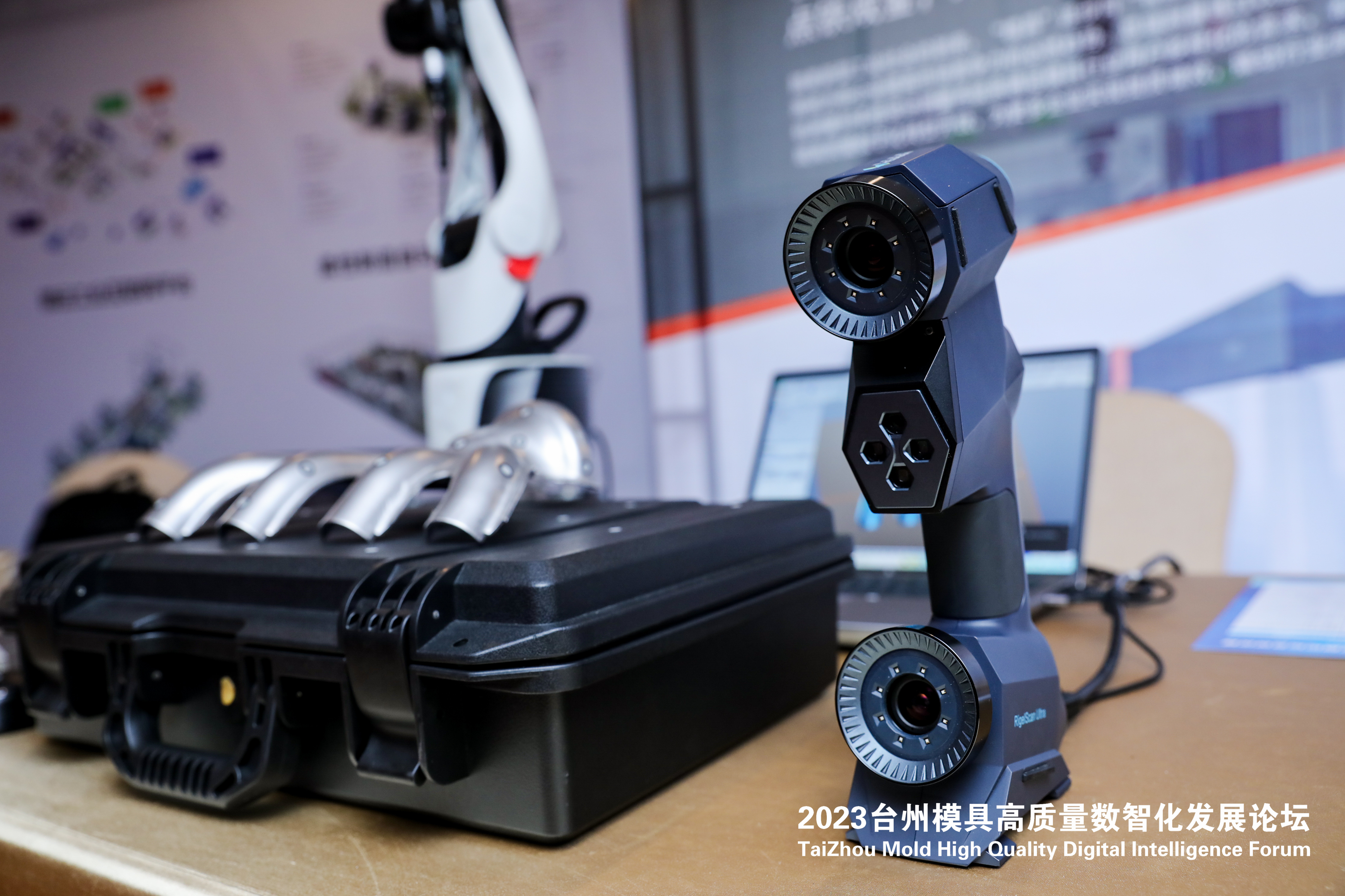 opq672522750.jpg opq672522750.jpg